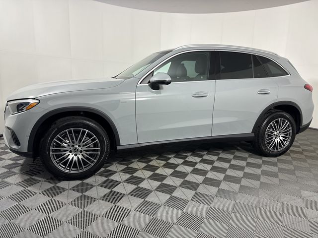 2025 Mercedes-Benz GLC 300