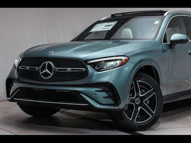 2025 Mercedes-Benz GLC 300