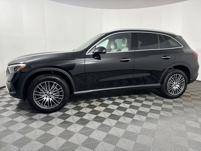 2025 Mercedes-Benz GLC 300