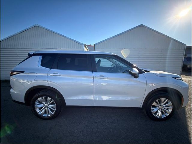 2025 Mitsubishi Outlander ES