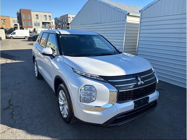 2025 Mitsubishi Outlander ES