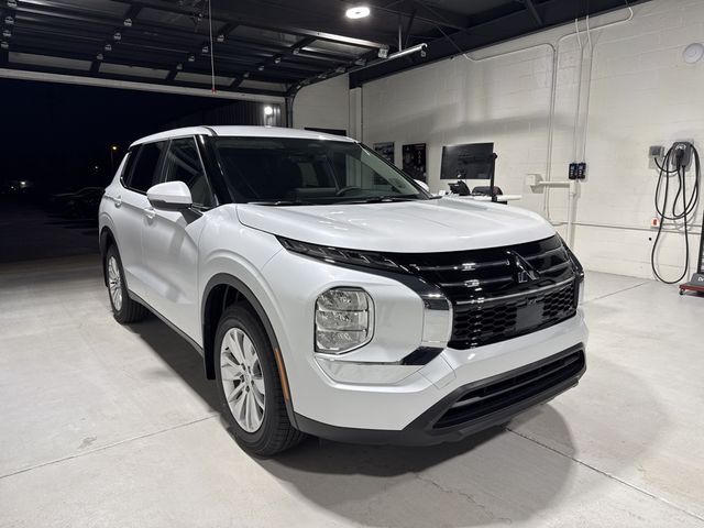 2025 Mitsubishi Outlander ES