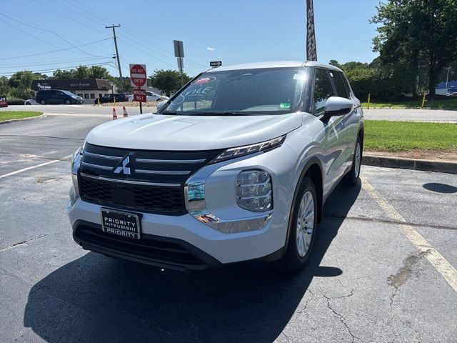 2025 Mitsubishi Outlander ES