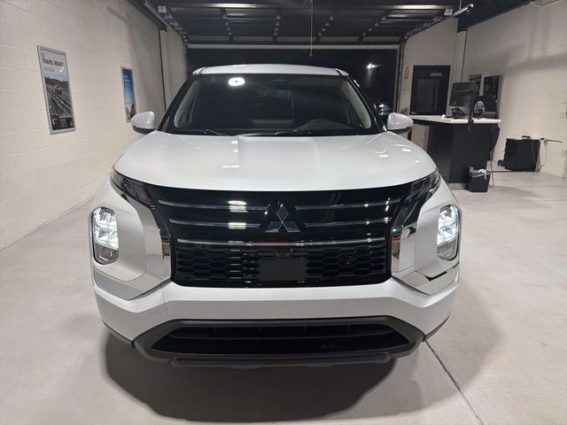 2025 Mitsubishi Outlander ES