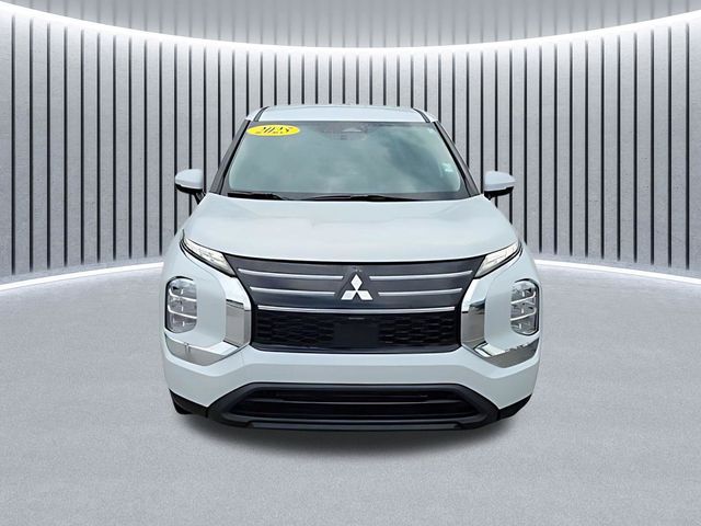 2025 Mitsubishi Outlander ES