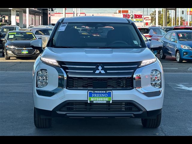 2025 Mitsubishi Outlander ES
