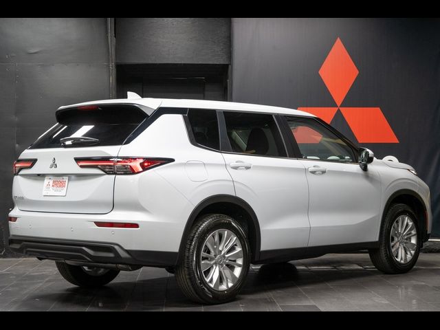 2025 Mitsubishi Outlander ES
