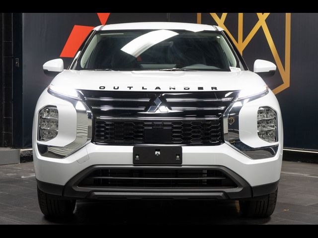 2025 Mitsubishi Outlander ES