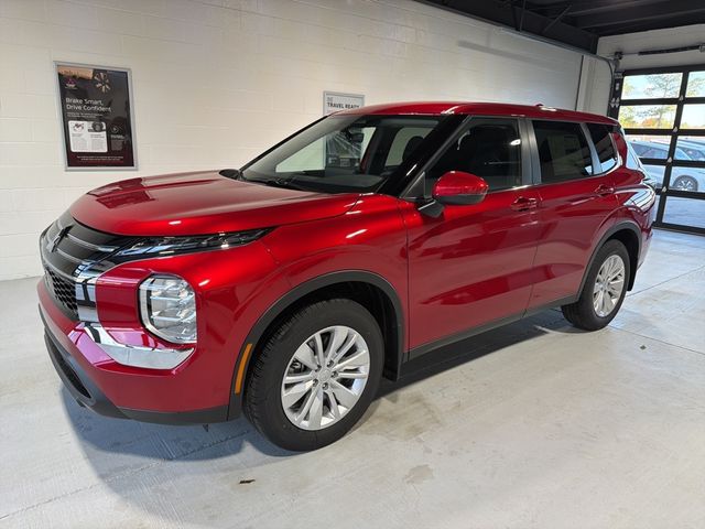2025 Mitsubishi Outlander ES