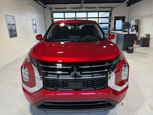 2025 Mitsubishi Outlander ES