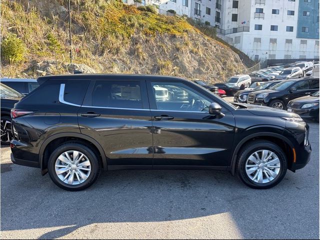 2025 Mitsubishi Outlander ES