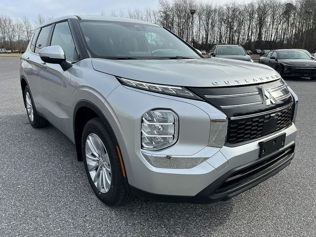 2025 Mitsubishi Outlander ES