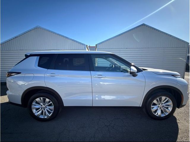2025 Mitsubishi Outlander ES