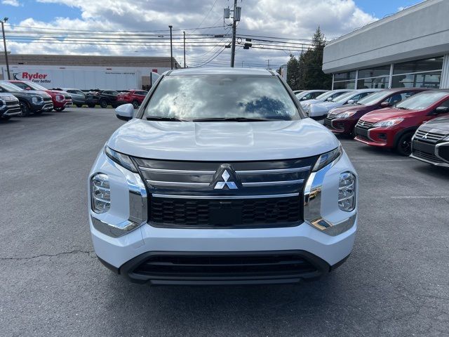 2025 Mitsubishi Outlander ES