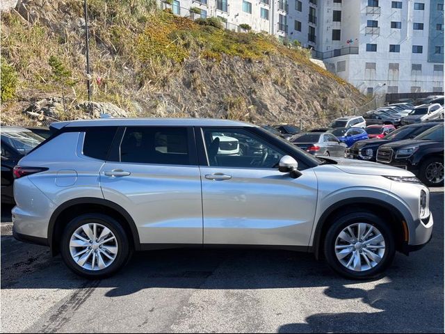 2025 Mitsubishi Outlander ES