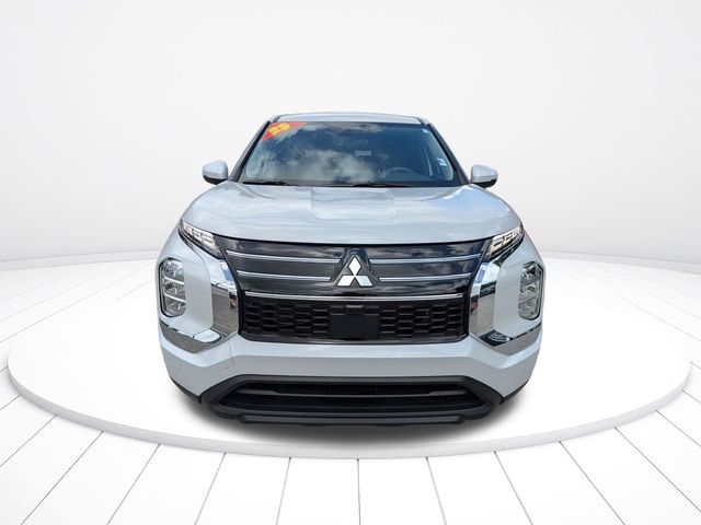2025 Mitsubishi Outlander ES