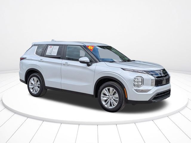 2025 Mitsubishi Outlander ES