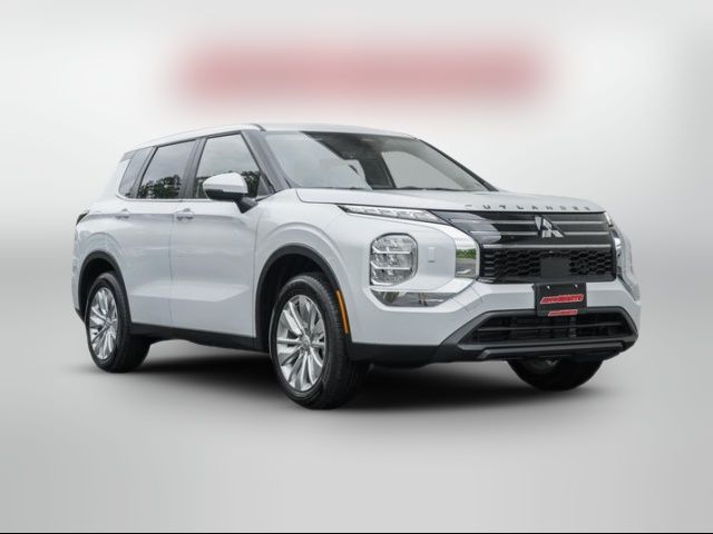 2025 Mitsubishi Outlander ES
