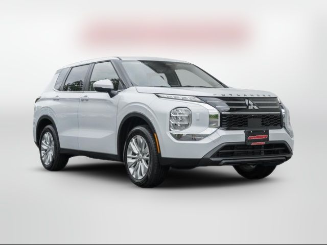 2025 Mitsubishi Outlander ES