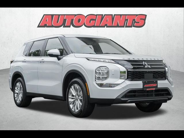 2025 Mitsubishi Outlander ES