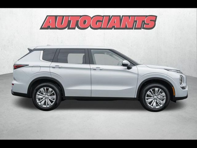 2025 Mitsubishi Outlander ES