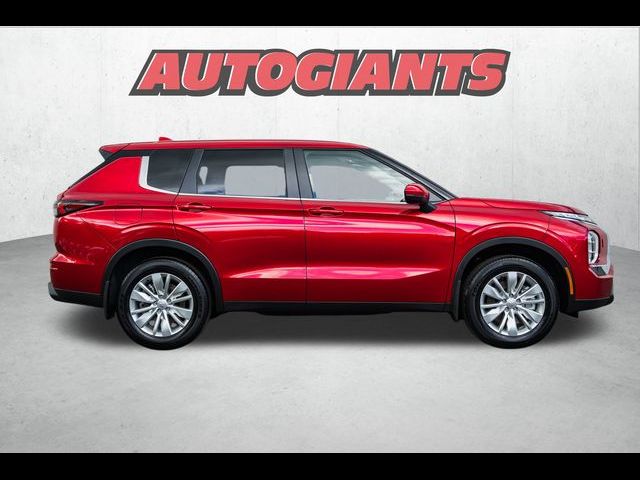 2025 Mitsubishi Outlander ES