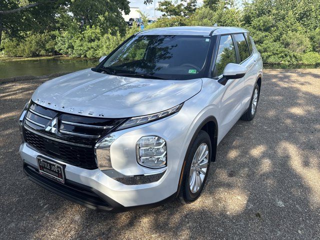 2025 Mitsubishi Outlander ES