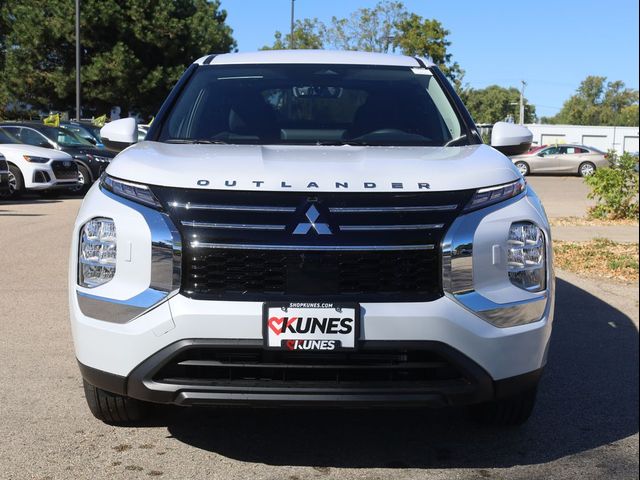 2025 Mitsubishi Outlander ES