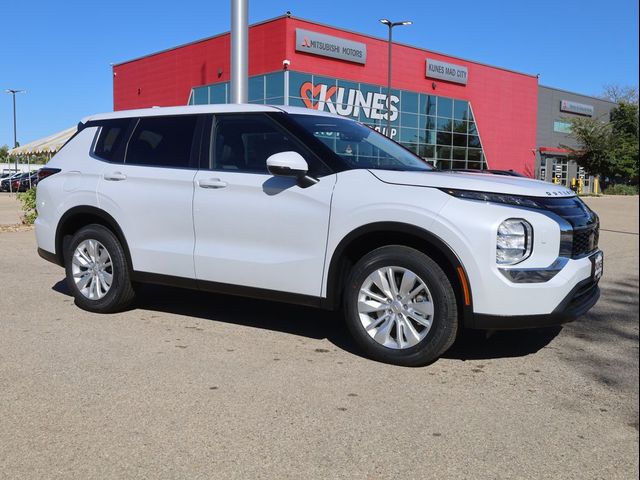 2025 Mitsubishi Outlander ES