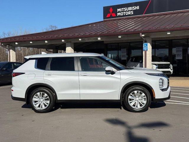 2025 Mitsubishi Outlander ES