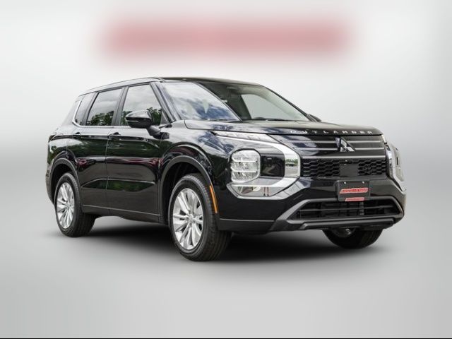 2025 Mitsubishi Outlander ES