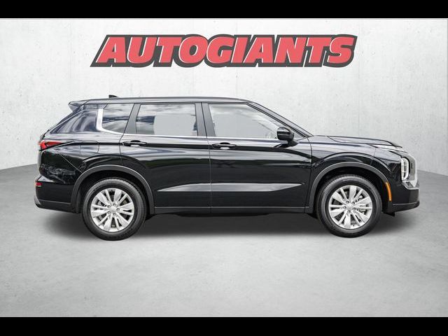 2025 Mitsubishi Outlander ES