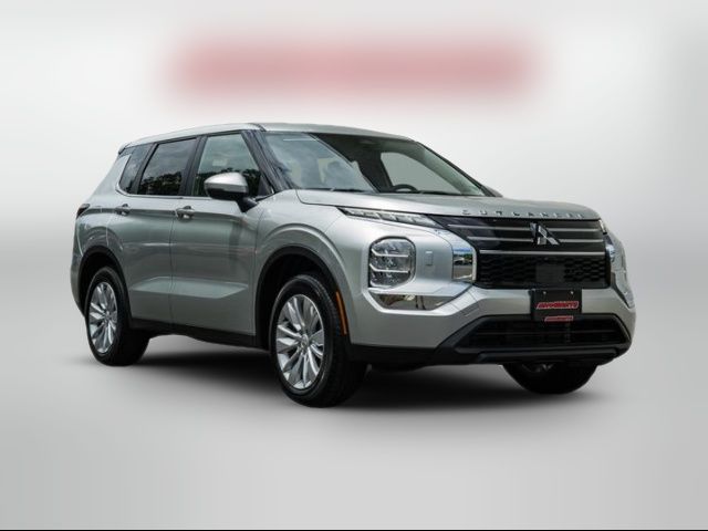 2025 Mitsubishi Outlander ES