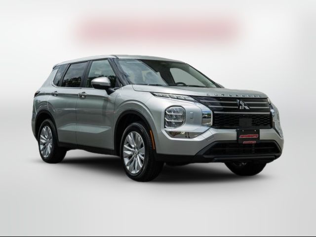 2025 Mitsubishi Outlander ES