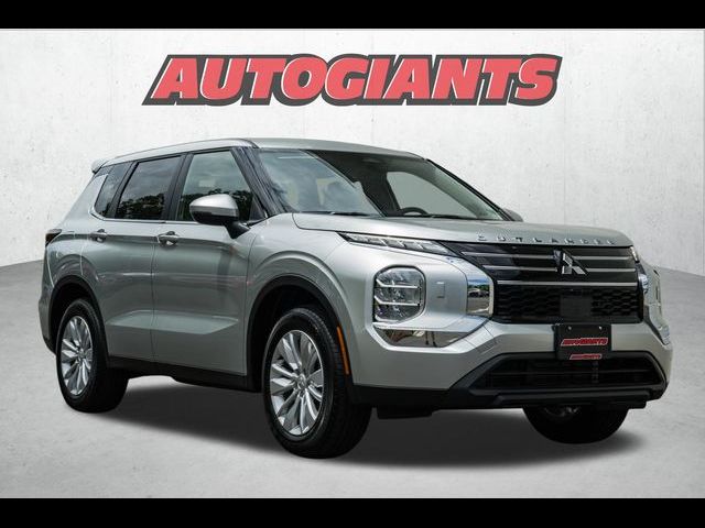 2025 Mitsubishi Outlander ES