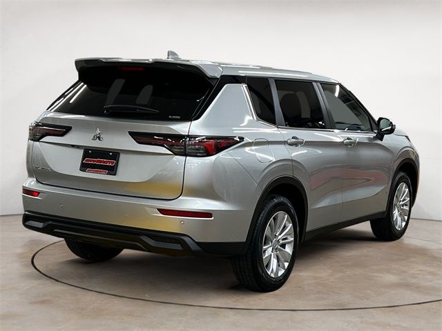 2025 Mitsubishi Outlander ES