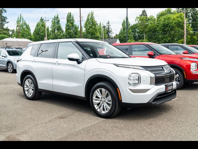 2025 Mitsubishi Outlander ES