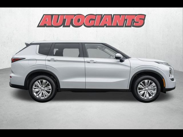 2025 Mitsubishi Outlander ES