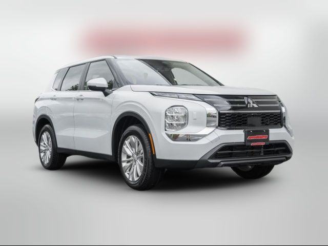 2025 Mitsubishi Outlander ES