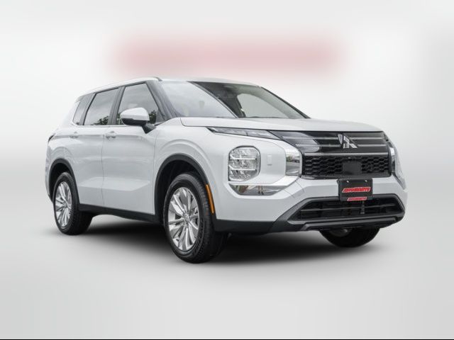 2025 Mitsubishi Outlander ES
