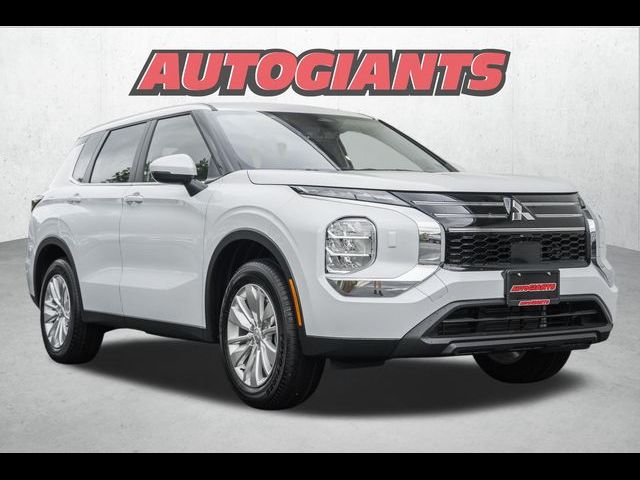 2025 Mitsubishi Outlander ES