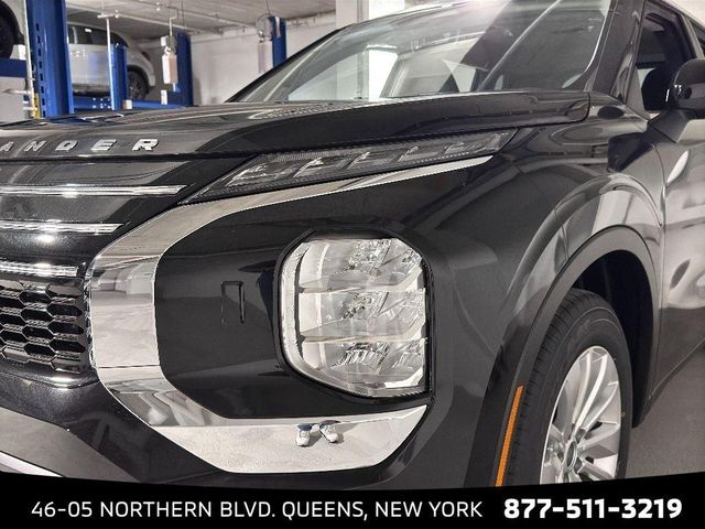 2025 Mitsubishi Outlander ES