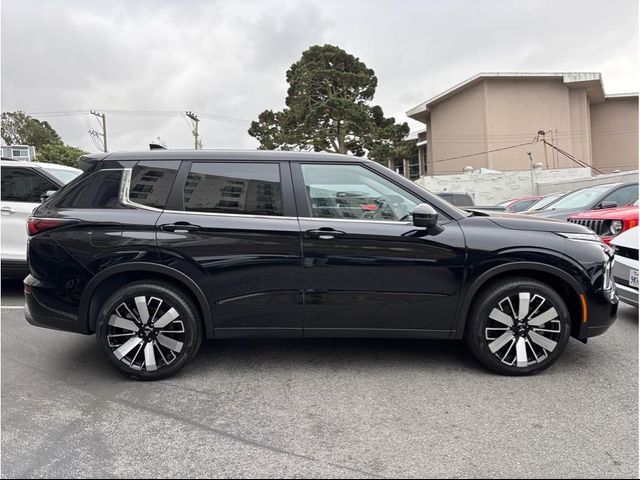 2025 Mitsubishi Outlander SE