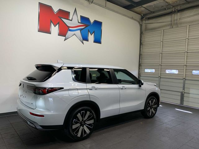 2025 Mitsubishi Outlander SE