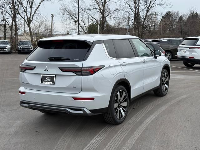 2025 Mitsubishi Outlander SE