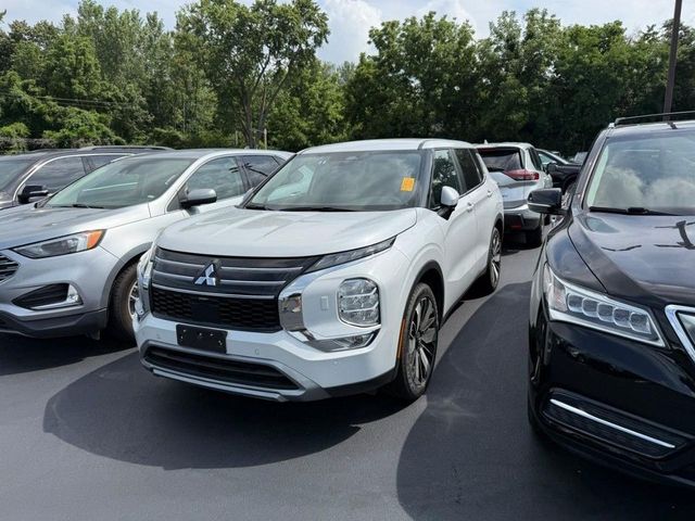 2025 Mitsubishi Outlander SE