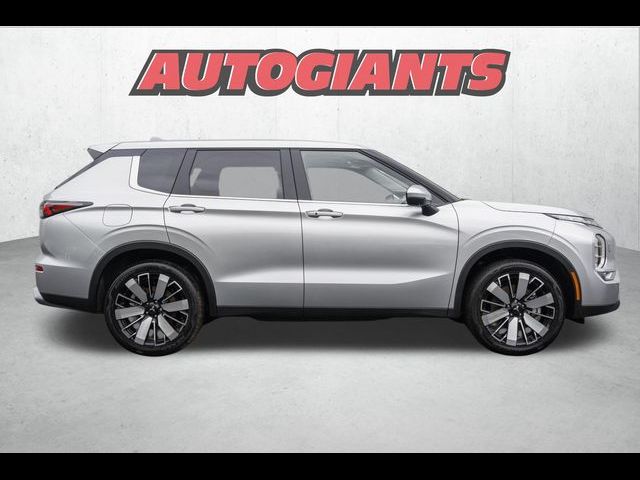 2025 Mitsubishi Outlander SE
