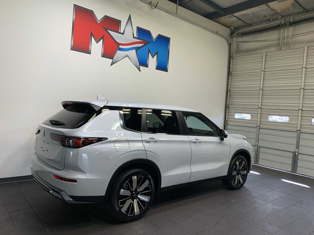 2025 Mitsubishi Outlander SE