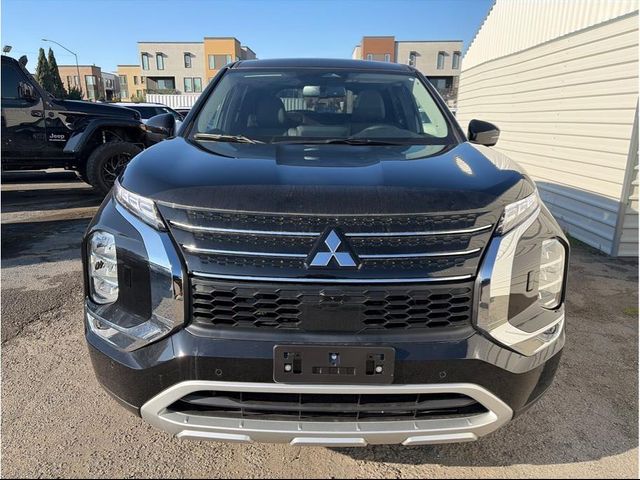 2025 Mitsubishi Outlander Plug-In Hybrid SE