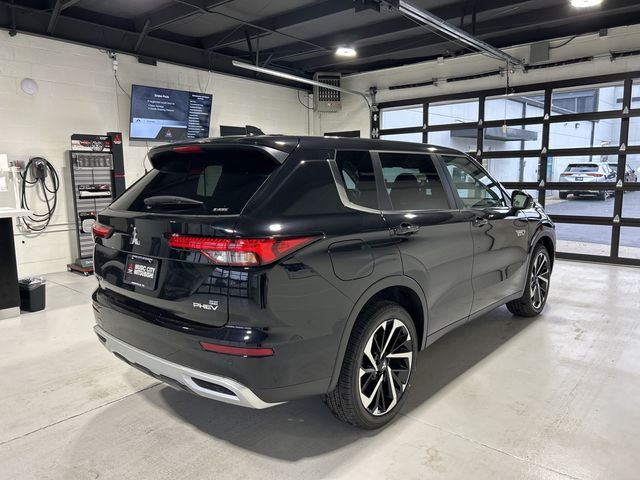 2025 Mitsubishi Outlander Plug-In Hybrid SE